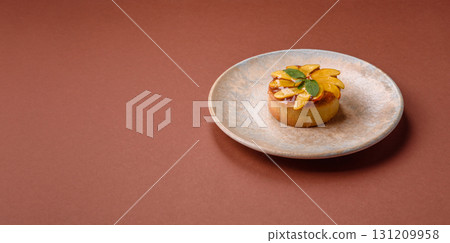 Sweet round pie or tart with apples and peach. Mini sweet tart Sweet round pie or tart with apples and peach. Mini sweet tart 131209958