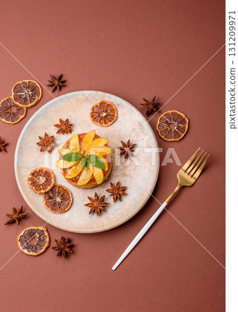 Sweet round pie or tart with apples and peach. Mini sweet tart Sweet round pie or tart with apples and peach. Mini sweet tart 131209971