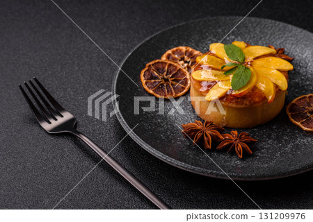 Sweet round pie or tart with apples and peach. Mini sweet tart Sweet round pie or tart with apples and peach. Mini sweet tart 131209976