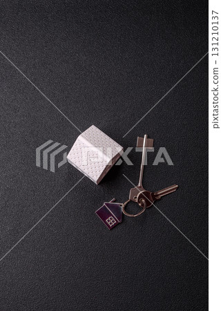 Keys, real estate, your own home or business premises purchased with a mortgage. Property and keys 131210137