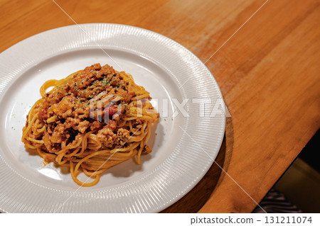 Spaghetti with meat sauce dinner 131211074