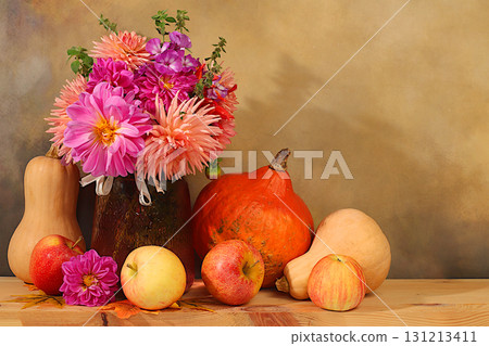 Autumn floral arrangement with dahlias in a vase, abstract still life with apples, pumpkins, and flowers, Thanksgiving holiday banner, autumn greeting. A cozy mood composition 131213411