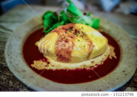 鬆軟的蛋包裹的煎蛋飯 131213796