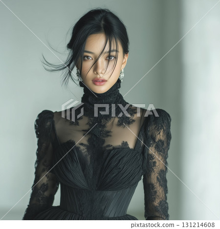 身穿黑色蕾絲洋裝的女子在自然光下熠熠生輝：一幅寧靜與美麗的時尚肖像畫 131214608