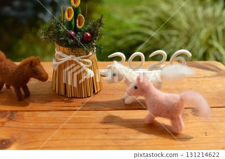 New Year's material of wool felt horse and Kadomatsu decoration 131214622
