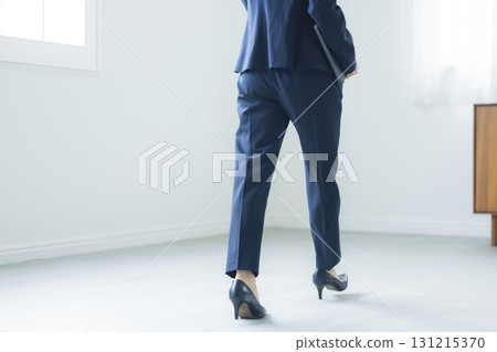 Women's leg with high heels 131215370