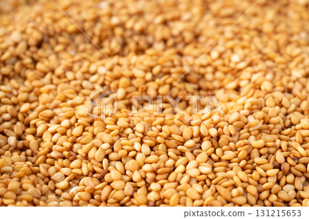 Close-up of golden sesame seeds (raw sesame seeds) 131215653