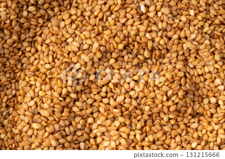 Close-up of golden sesame seeds (raw sesame seeds) 131215666