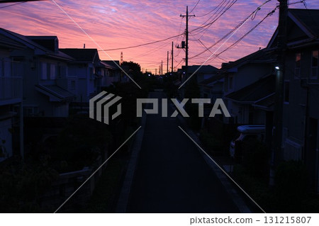 住宅區的秋日晨曦 住宅區的秋日晨曦 131215807