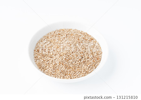 White sesame seeds (raw sesame seeds) in a plate on a white background 131215810