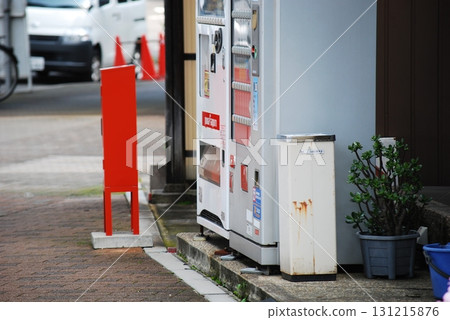Ashtray next to the vending machine 131215876