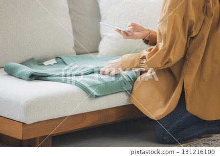 A woman selling items on a flea market app 131216100