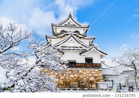 Shiga Hikone Castle: Snow-covered castle tower 131216785