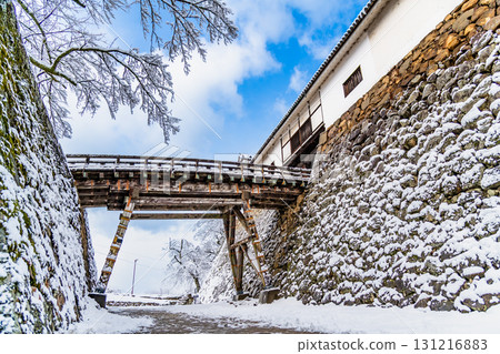 志賀彥根城：白雪皚皚的天櫓和廊橋 131216883