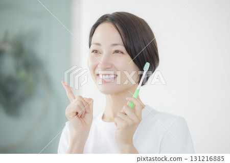 刷牙的女人 刷牙的女人 131216885