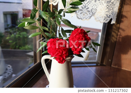 佈置紅雞冠花和橄欖 佈置紅雞冠花和橄欖 131217302