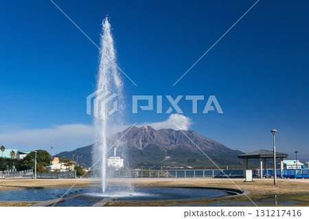 從鹿兒島市海濱公園看到的櫻島 從鹿兒島市海濱公園看到的櫻島 131217416