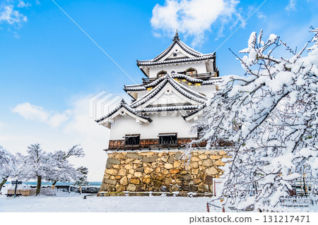 Shiga Hikone Castle: Snow-covered castle tower Shiga Hikone Castle: Snow-covered castle tower 131217471