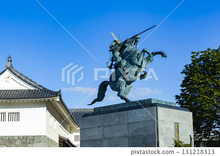 山形市春日城公園和最上義昭騎馬像 131218313