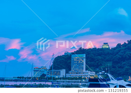 [Shizuoka Prefecture] Atami Port covered in a sunset sky 131219355