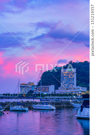 [Shizuoka Prefecture] Atami Port covered in a sunset sky 131219357