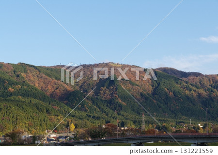 Late autumn view of Shishiku Plateau from the Tedori River, Hakusan City, Ishikawa Prefecture Late autumn view of Shishiku Plateau from the Tedori River, Hakusan City, Ishikawa Prefecture 131221559