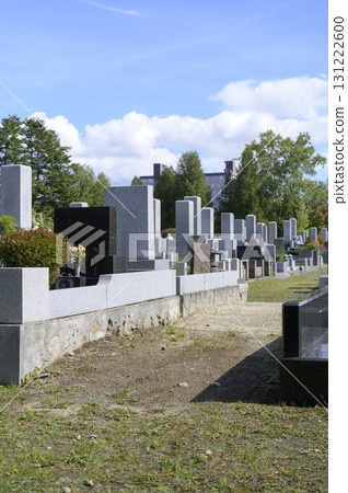 關閉墳墓的圖片 131222600