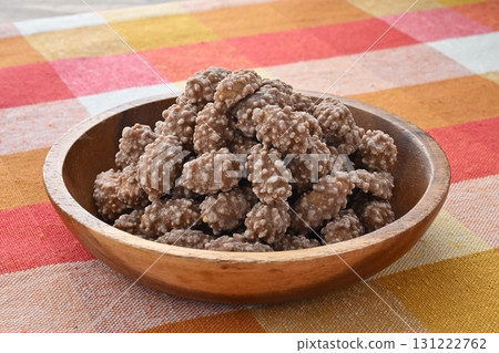 Cocoa Peanuts 131222762