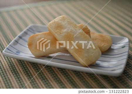 Sanko's Deep-fried Senbei with Fragrant Salt Flavor Sanko's Deep-fried Senbei with Fragrant Salt Flavor 131222823