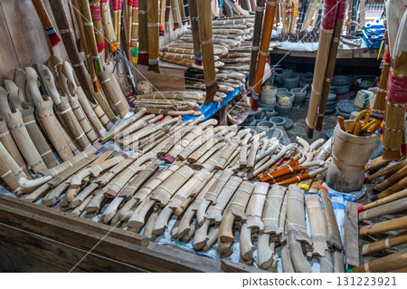 Traditional knives at Bolu market in Rantepao, Toraja, Sulawesi, Indonesia Traditional knives at Bolu market in Rantepao, Toraja, Sulawesi, Indonesia 131223921
