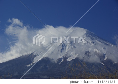 從本棲湖眺望隆冬的富士山 131224181