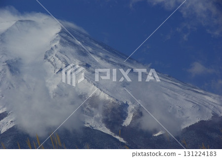 從本棲湖眺望隆冬的富士山 131224183