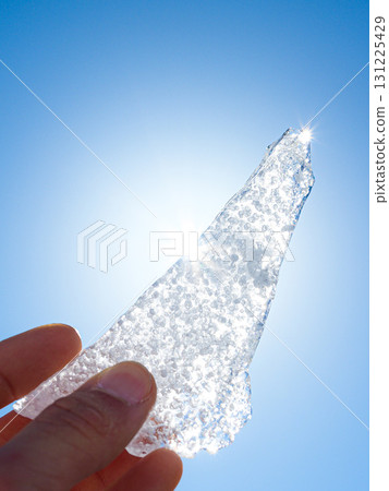 Beautiful thin ice winter scenery 131225429