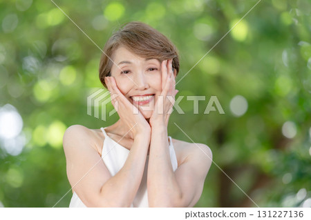 女性戶外美容 131227136