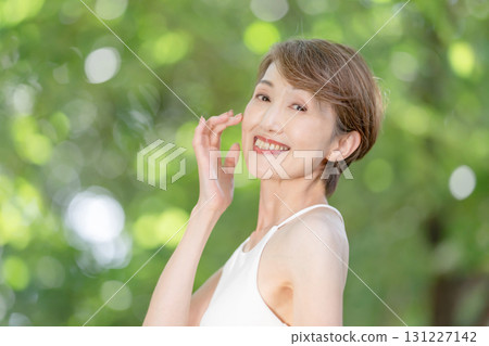 Women Outdoor Beauty Women Outdoor Beauty 131227142