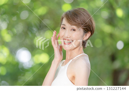 Women Outdoor Beauty Women Outdoor Beauty 131227144