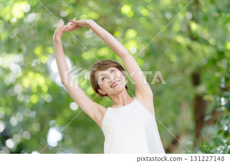 戶外瑜珈女人 131227148