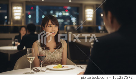 在高級餐廳慶祝週年紀念日 在高級餐廳慶祝週年紀念日 131227572