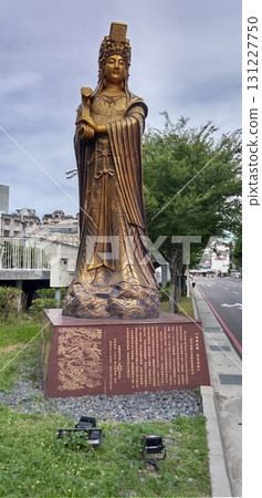 Kannon in the city 131227750