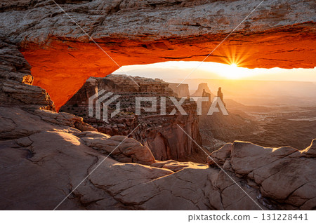 Mesa Arch at sunrise in Canyonlands National Park, Utah, USA 131228441