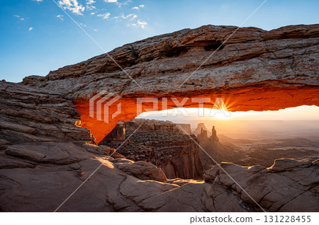 Mesa Arch at sunrise in Canyonlands National Park, Utah, USA 131228455
