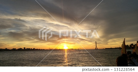 The setting sun of Tamsui 131228564
