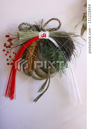 日本新年/新年裝飾用的注連繩飾 131228954