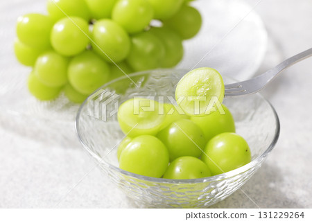 Shine Muscat 131229264