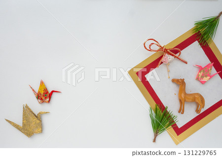 華麗背景下的十二生肖[馬] 131229765