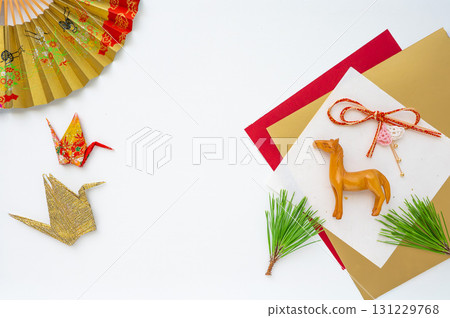 華麗背景下的十二生肖[馬] 131229768