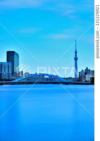 東京隅田川中央大橋及天空樹長曝光拍攝 131229921