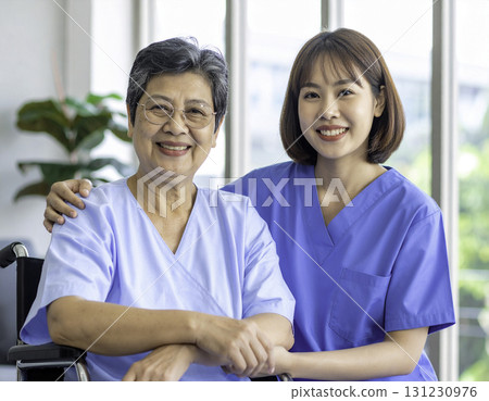 Care worker who is close to the elderly 131230976