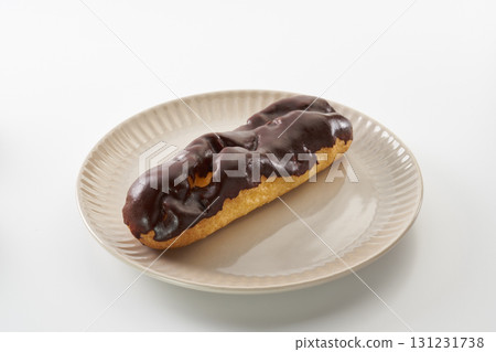 Eclair au chocolat: the image of French confectionery 131231738