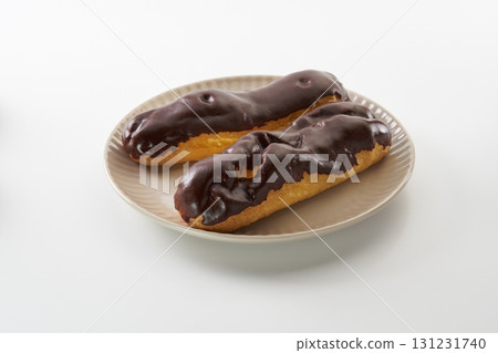 Eclair au chocolat: the image of French confectionery Eclair au chocolat: the image of French confectionery 131231740